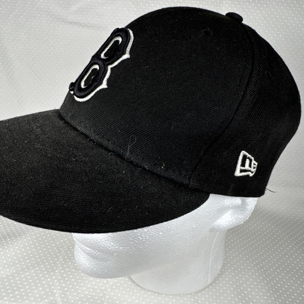 Boston Red Sox Baseball New Era Hat Fitted 7 1/8 Black Logo Only Embroidered 59
